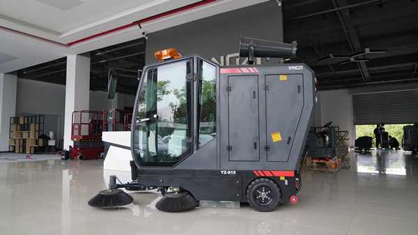 駕駛式掃地機(jī)是大面積清潔的選擇 駕駛式掃地機(jī)是大面積清潔的選擇